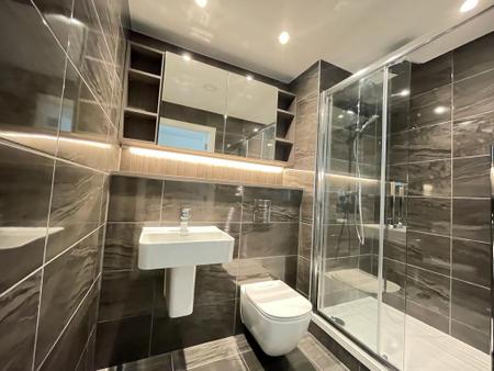 2 bedroom Apartment to let in The Blade