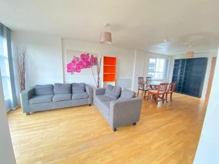 3 bedroom Flat to let in Spindletree Avenue, Manchester, M9