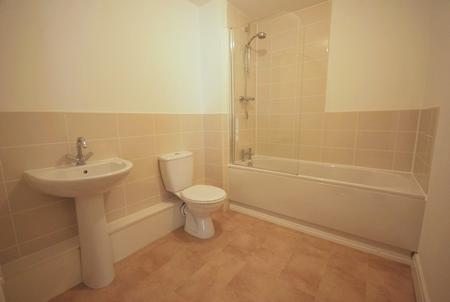 2 bedroom Flat to let in Victoria Avenue East, Manchester, M9