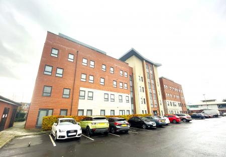 2 bedroom Flat to let in Victoria Avenue East, Manchester, M9