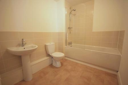 2 bedroom Flat to let in Victoria Avenue East, Manchester, M9