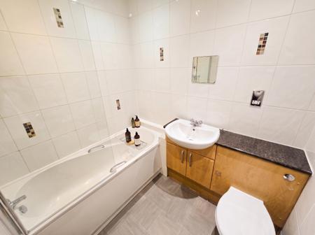 2 bedroom Flat to let in Newton Street, Manchester, M1