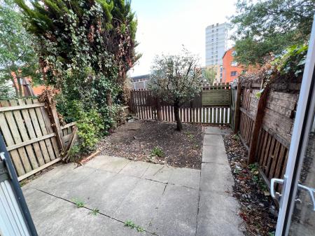 4 bedroom Terraced House to let in Loxford Street, Hulme, Manchester, M15