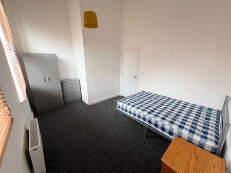 4 bedroom Terraced House to let in Loxford Street, Hulme, Manchester, M15