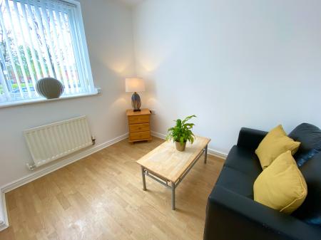 4 bedroom Town house to let in Lauderdale Crescent, Manchester, M13