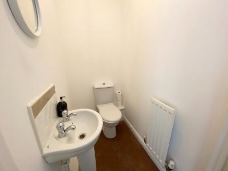 4 bedroom Town house to let in Lauderdale Crescent, Manchester, M13