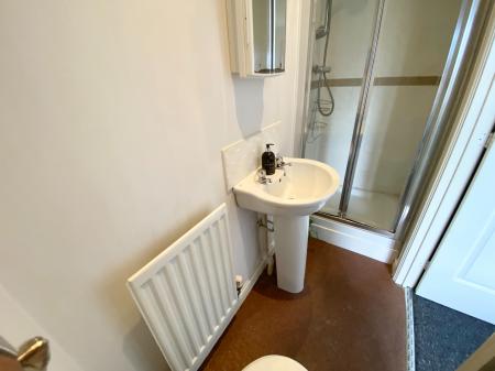 4 bedroom Town house to let in Lauderdale Crescent, Manchester, M13