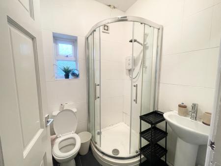 1 bedroom Flat to let in Darnley Street, Old Trafford, Manchester, M16