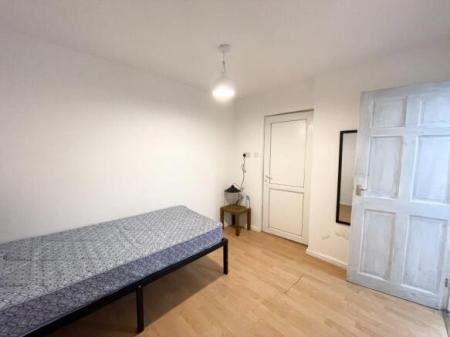 2 bedroom Flat to let in Manchester Road, Chorlton, Manchester, M21