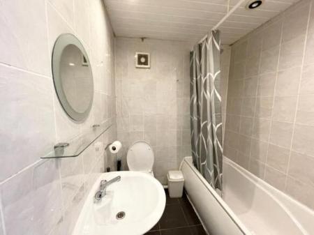 2 bedroom Flat to let in Manchester Road, Chorlton, Manchester, M21