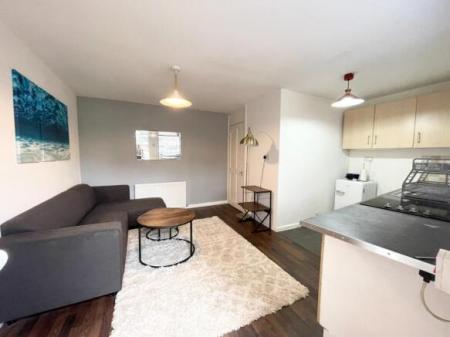 2 bedroom Flat to let in Manchester Road, Chorlton, Manchester, M21