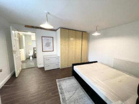 2 bedroom Flat to let in Manchester Road, Chorlton, Manchester, M21