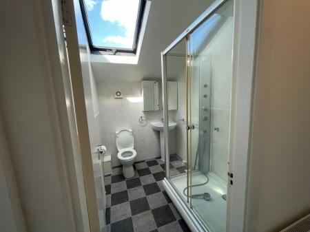 2 bedroom Flat to let in Manchester Road, Chorlton, Manchester, M21