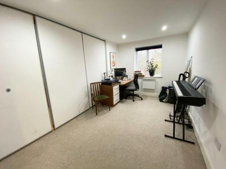 2 bedroom Flat to let in Range Road, Whalley Range, Manchester, M16