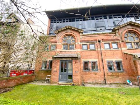 2 bedroom Flat to let in Range Road, Whalley Range, Manchester, M16
