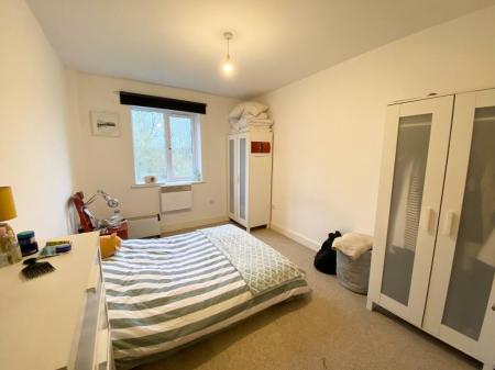 2 bedroom Flat to let in Range Road, Whalley Range, Manchester, M16