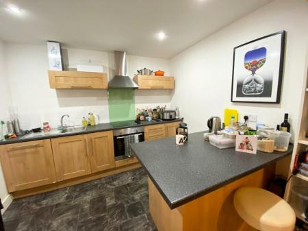 2 bedroom Flat to let in Range Road, Whalley Range, Manchester, M16