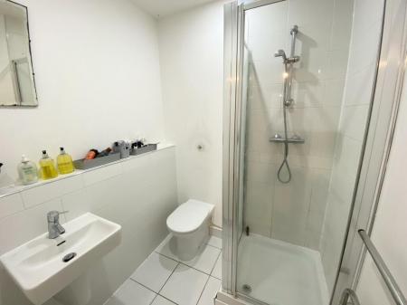 2 bedroom Flat to let in Range Road, Whalley Range, Manchester, M16