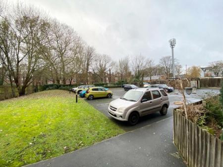 2 bedroom Flat to let in Range Road, Whalley Range, Manchester, M16