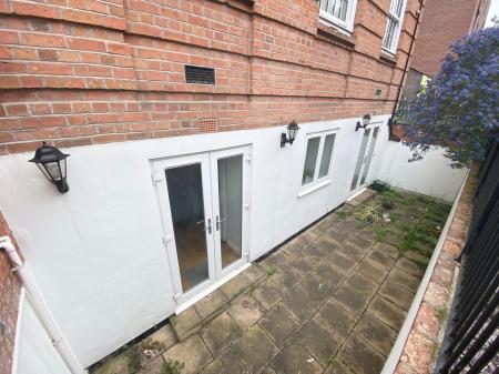 2 bedroom Flat to let in Keppel Road, Chorlton, Manchester, M21