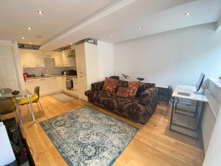 2 bedroom Flat to let in Keppel Road, Chorlton, Manchester, M21