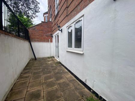 2 bedroom Flat to let in Keppel Road, Chorlton, Manchester, M21