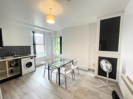 2 bedroom Flat to let in Wilbraham Road, Chorlton, Manchester, M21