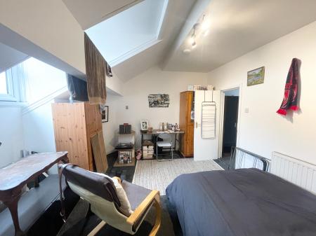 3 bedroom Flat to let in Barlow Moor Road, Chorlton, Manchester, M21
