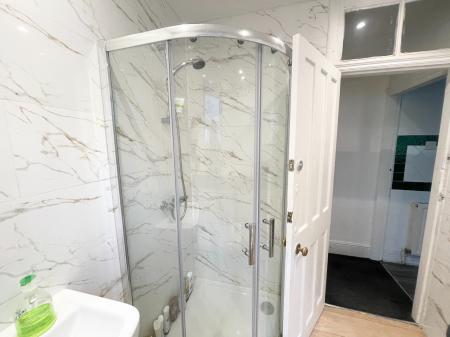 3 bedroom Flat to let in Barlow Moor Road, Chorlton, Manchester, M21