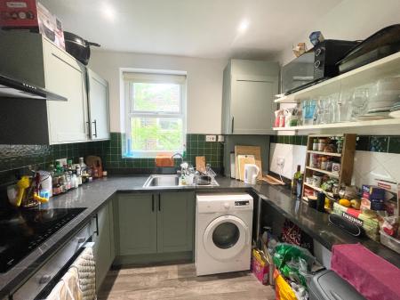 3 bedroom Flat to let in Barlow Moor Road, Chorlton, Manchester, M21
