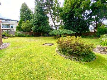 2 bedroom Flat to let in Stanton Avenue, Didsbury, Manchester, M20