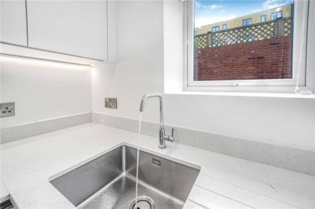 2 bedroom Flat to let in Palatine Road, Didsbury, Manchester, M20