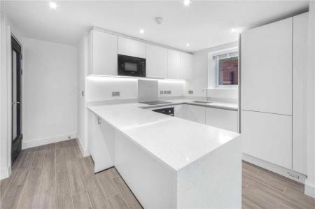 2 bedroom Flat to let in Palatine Road, Didsbury, Manchester, M20