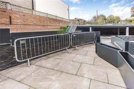 2 bedroom Flat to let in Palatine Road, Didsbury, Manchester, M20