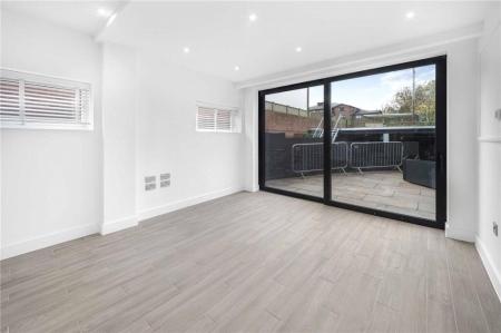 2 bedroom Flat to let in Palatine Road, Didsbury, Manchester, M20