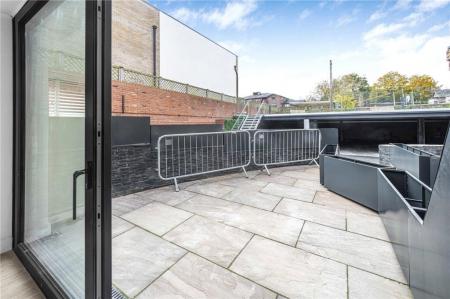 2 bedroom Flat to let in Palatine Road, Didsbury, Manchester, M20