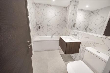 2 bedroom Flat to let in Palatine Road, Didsbury, Manchester, M20