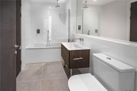 2 bedroom Flat to let in Palatine Road, Didsbury, Manchester, M20