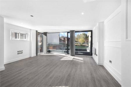 2 bedroom Flat to let in Palatine Road, Didsbury, Manchester, M20