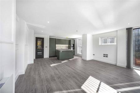 2 bedroom Flat to let in Palatine Road, Didsbury, Manchester, M20