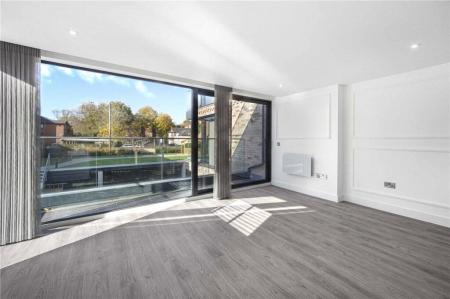2 bedroom Flat to let in Palatine Road, Didsbury, Manchester, M20
