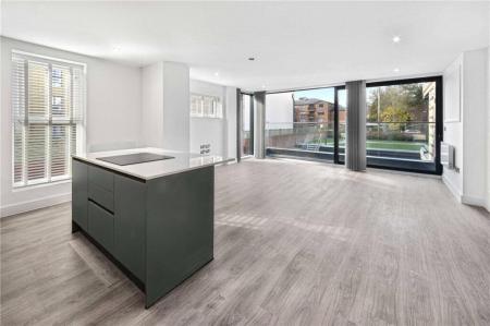 2 bedroom Flat to let in Palatine Road, Didsbury, Manchester, M20