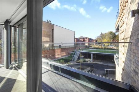 2 bedroom Flat to let in Palatine Road, Didsbury, Manchester, M20