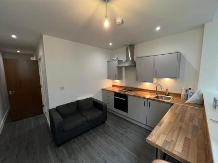 1 bedroom Flat to let in Wellington Road South, Stockport, SK4