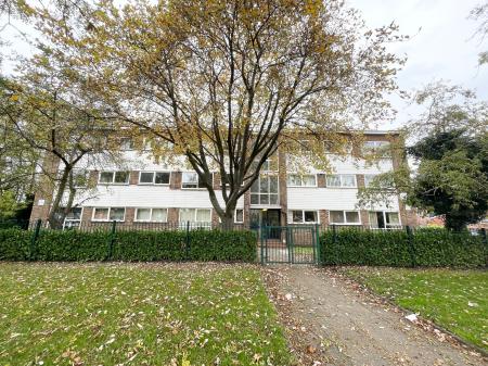 2 bedroom Flat to let in Manchester Road, Whalley Range, Manchester, M16