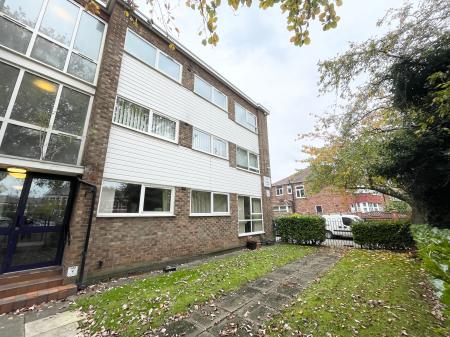 2 bedroom Flat to let in Manchester Road, Whalley Range, Manchester, M16