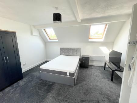 3 bedroom Flat to let in Demesne Road, Whalley Range, Manchester, M16