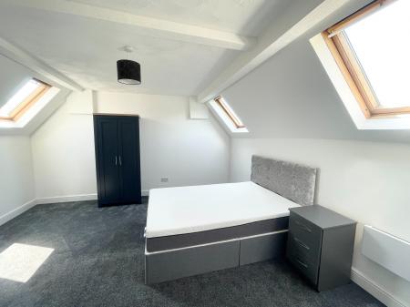 3 bedroom Flat to let in Demesne Road, Whalley Range, Manchester, M16