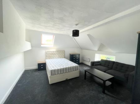 3 bedroom Flat to let in Demesne Road, Whalley Range, Manchester, M16