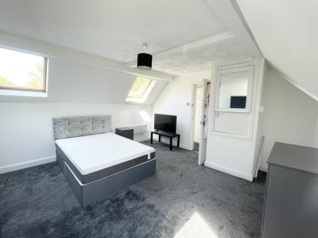 3 bedroom Flat to let in Demesne Road, Whalley Range, Manchester, M16